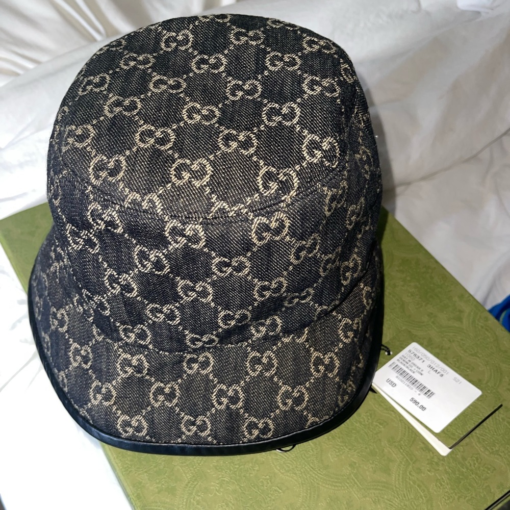Brand New bucket Gucci Hat. Authentic with tag & Box